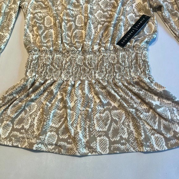 Absolutely Famous Womens Animal Print  Blouse‎ Cut Out Shoulder Size Small - Picture 5 of 11